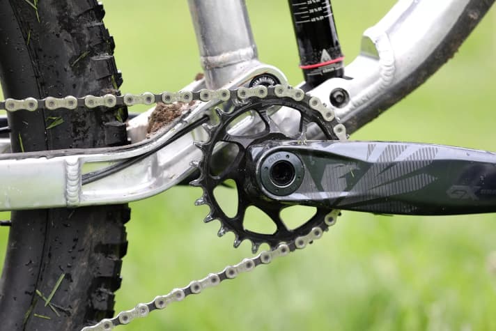 The 26 mm chainring ensures relaxed cranking uphill and plenty of ground clearance downhill. Ideal for steep, technical trails.