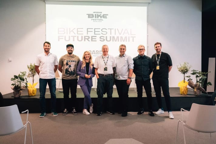 In der Diskussion kristallisierten sich sowohl große Chancen als auch potenzielle Herausforderungen durch den Einsatz von KI heraus.