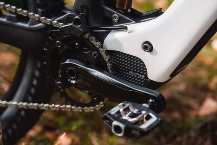 The Shimano EP8 motor is customisable and the rider can choose between two rider profiles.