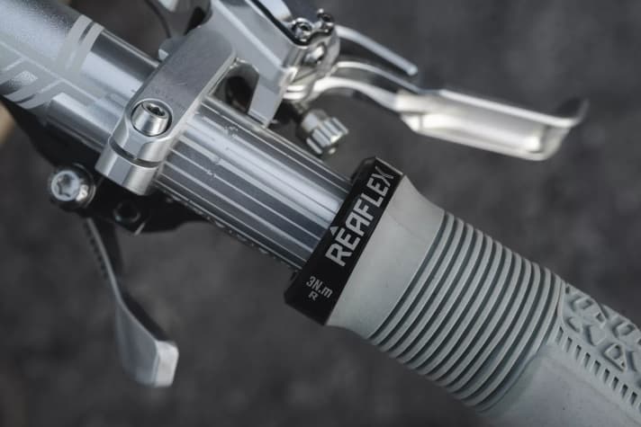 The Reaflex technology aims to reduce arm fatigue and increase riding comfort.