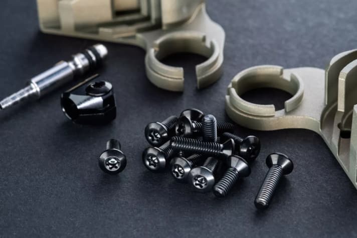 Jetzt mit Titanschrauben statt zuvor Edelstahl - ohne Aufpreis.