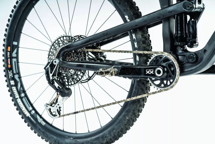 The Tyee is agile, lively and has a lot of fun potential. Shorter chainstays would support the playful character of the bike and make manuals easier.