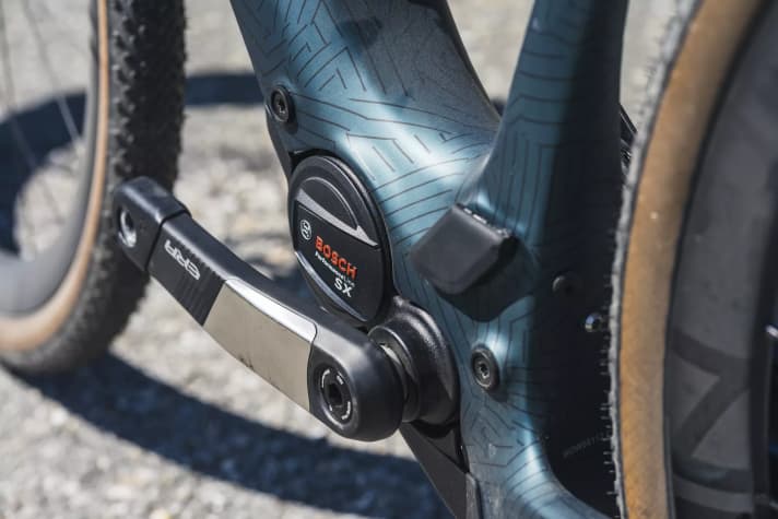 Sobald der Antrieb hinzugeschaltet wird, verwandelt sich das eher schwere Bike in ein flinkes und leicht zu beherrschendes Spaßgerät.