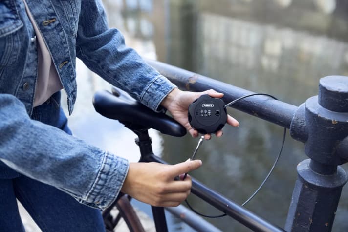 This smallest of all locks primarily prevents a bike from being taken away quickly.