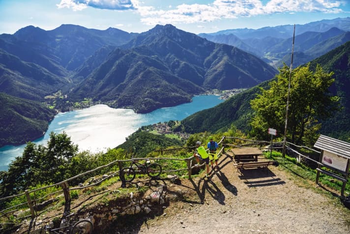 Lake Ledro: Lake Garda's little brother has great potential for relaxation.