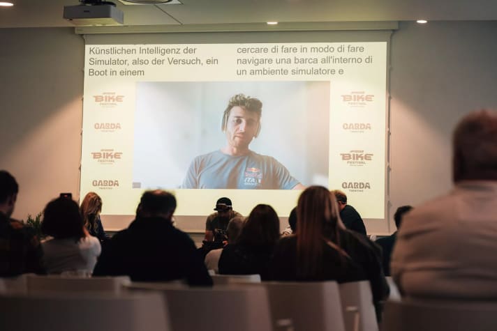 Auf dem Bike Festival Riva Future Summit wurden Chancen und Auswirkungen der KI in der Radbranche diskutiert.