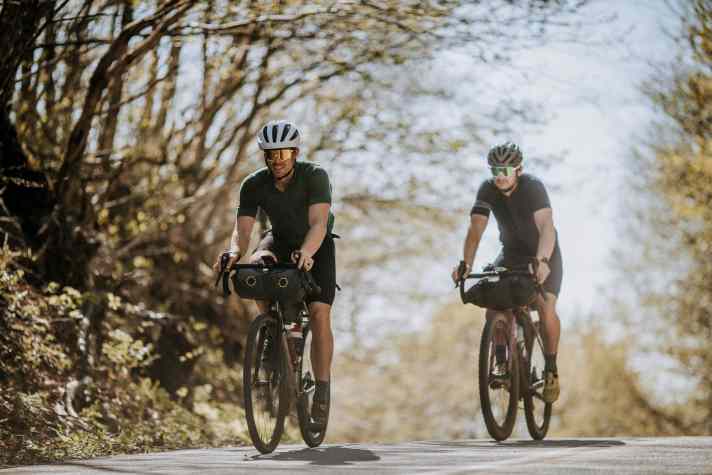 Adrenaline or happiness: gravel biking can mean many things: official races as well as fun after work or on holiday - and everything in between.