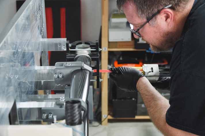 Carbon tubes and milled aluminium parts are bonded together on the Hott Alice. An anodised layer ensures the durability of the connection.