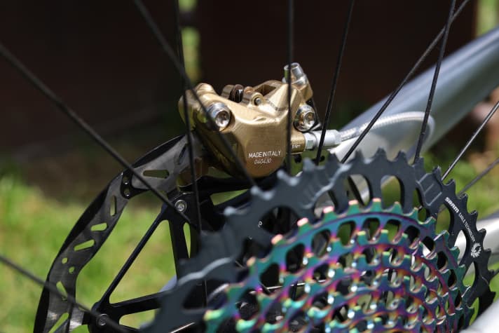 Nicht zu übersehen: Braking fräst in Italien spannende Stopper fürs Mountainbike.