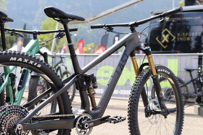 With 150 millimetres of suspension travel, the Last Cinto weighs just 11.8 kilograms. This makes it one of the lightest all-mountain bikes on the market.