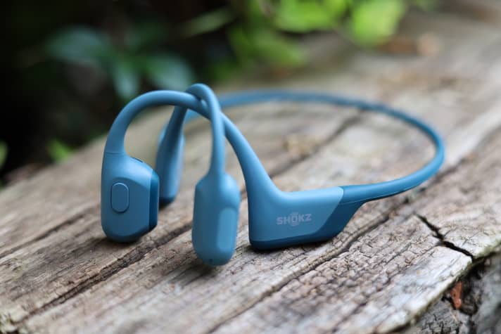 Visually, the Shokz Openrun Pro have little to do with classic headphones.