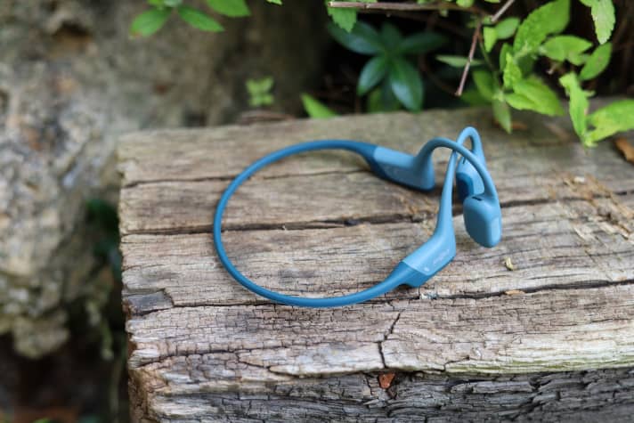 In nature, the Shokz bone-sound headphones are a real experience and also bring back the sounds of the environment for music fans.