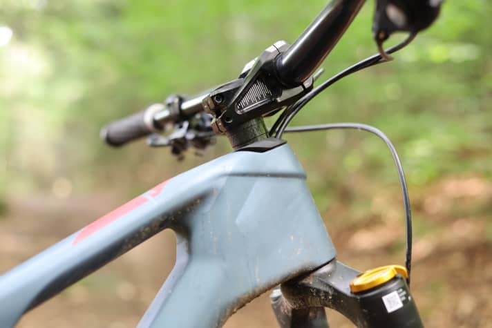 Je nach Körpergröße müssen Biker am Merida One-Forty mit der Cockpit-Höhe experimentieren.