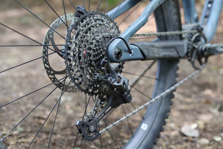 Even after 1000 kilometres of endurance testing, the parts of the Shimano SLX groupset have not shown any weaknesses.