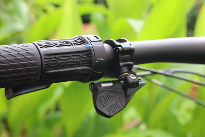 The Rockshox Sid Luxe Ultimate 3P benefits from the new Rockshox Twistlock Ultimate Remote.
