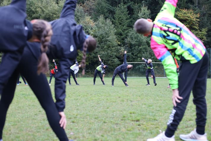 Der Frühsport gemeinsam mit den Profisportlern gehört beim Ghost BIKE Cross Country Jugendcamp jeden Morgen noch vor dem Frühstück dazu.