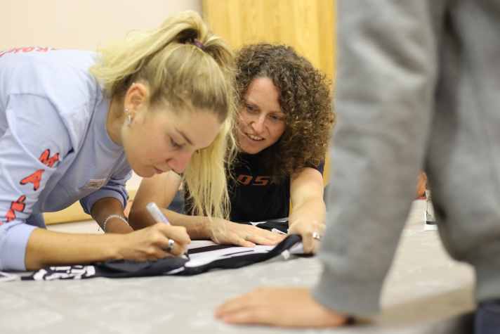 Nicole Koller (links) und Anne Terpstra (rechts) gewannen bereits gemeinsam das legendäre Cape Epic. Beim Ghost BIKE Cross Country Jugendcamp werden ihre Autogramme erneut schwer gefragt sein.
