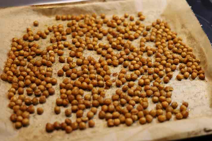 Chickpeas seasoned with oil, salt, pepper, garlic and paprika powder taste good roasted with almost any dish.