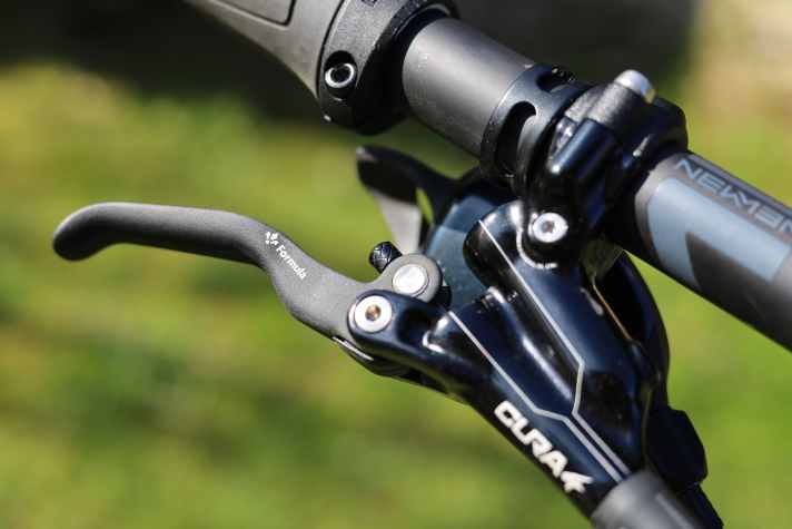 The narrow lever of the Formula Cura 4 is reminiscent of older models from the brand, such as the RO or the legendary T1.