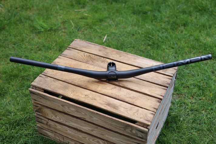 Newmen Evolution SL Vorbau und Advance Lenker harmonieren perfekt miteinander. In dieser Konfiguration wiegt das ganze Cockpit nur 309 Gramm.