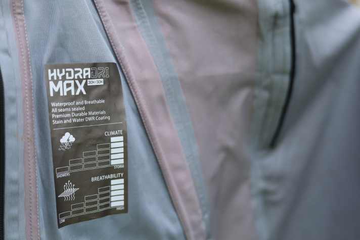 All controls set to full: the MTB HydraDri 5.0 is the jacket with the highest water column and the best breathability in the line-up.