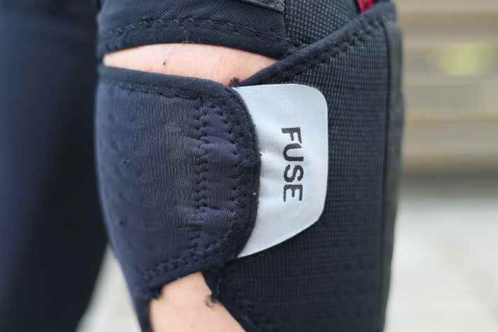The neoprene encloses the calves over a large area. Two wide Velcro fasteners hold the latest generation of Fuse protectors in place even better than their predecessors.