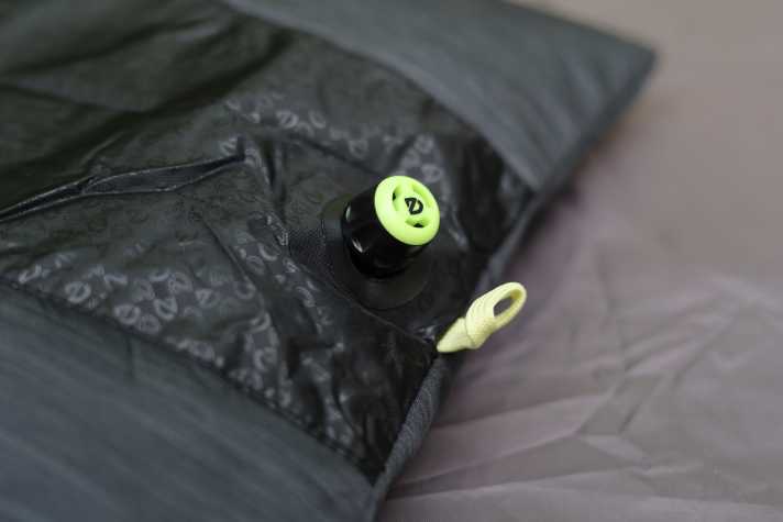 How thick or thin the bikepacking pillow should be can be easily customised using the built-in valve.