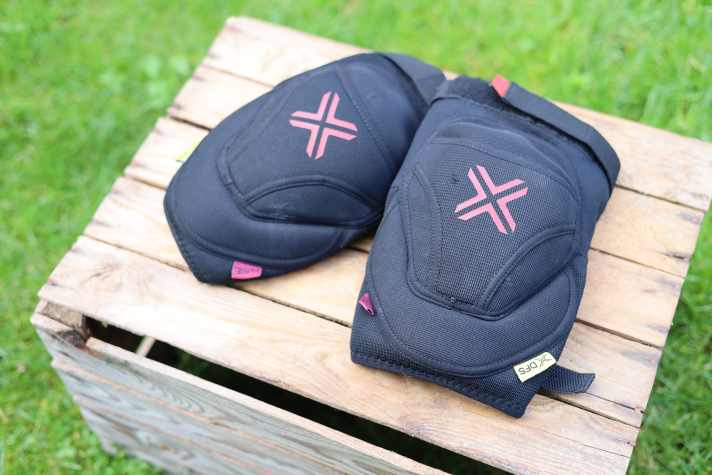 The Fuse Delta knee protectors are thick but short. The combination with the Alpha Pro shin protectors makes double sense.