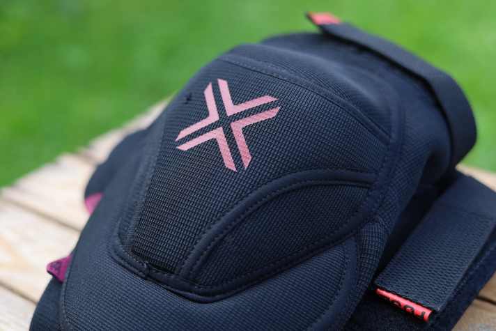 With its thick padding, the Fuse Delta protects the kneecap and the surrounding tissue.