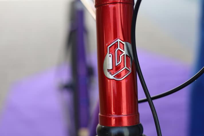 Thin head tubes and meticulous workmanship contribute to the light weight of the steel frames from Leovelo.