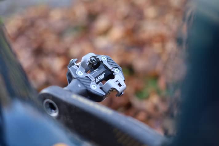 Mit 350 Gramm pro Paar sind die Leatt Pedale nicht die leichtesten am Markt, passen jedoch gut an Racebikes.