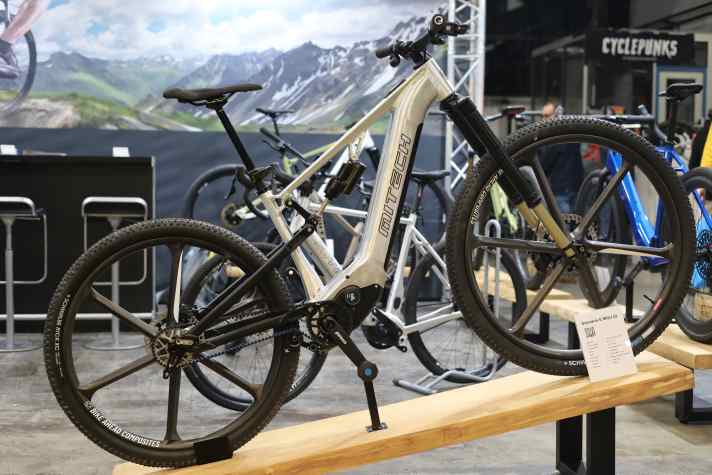 Federweg und Motor-Power satt. Das Mitech Szenario E MGU ist eines der ersten 32-Zoll-E-Bikes der Welt.