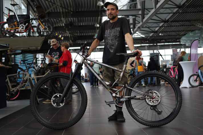 At Denis Uzelac’s workshop, cyclists can build their own steel frames. This full-suspension bike is the Marenda master’s own creation.
