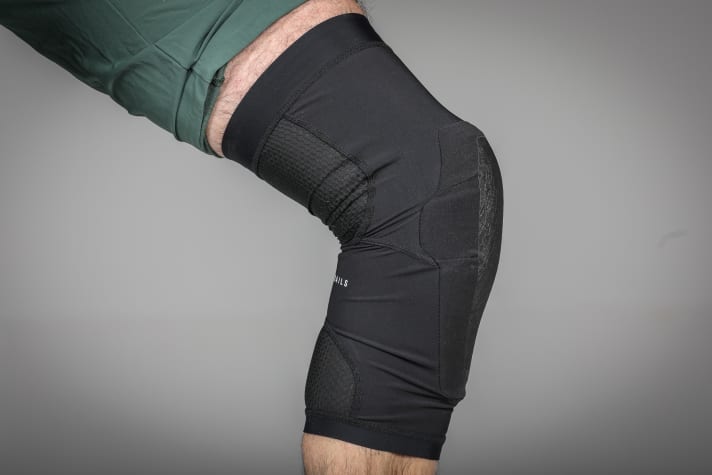 Mit seinem dünnen Lycra-Strumpf ist der ION einer der leichtesten Schoner im Test und trägt sich angenehm luftig.