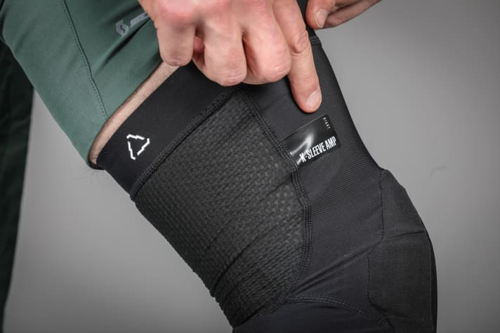 Which protector belongs on which knee? You don't have to search long at ION.
