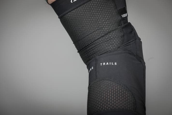 Nähte direkt in der Kniekehle? Das kann beim Treten zu Reibung führen.