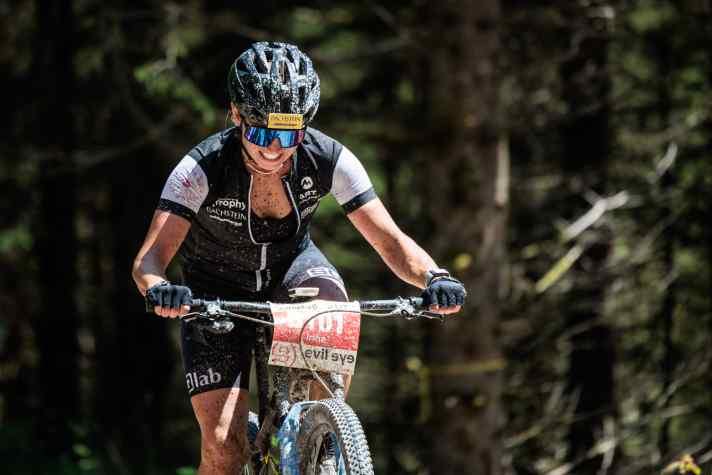 Irina Krenn spult ihre Trainings- und Renn-Kilometer am liebsten in der Kulisse des Dachsteins ab.