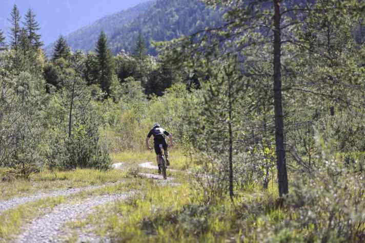 Alleine mit der Natur und einem einzigen Gang: Spätestens ab Lenggries ist es mit der Einsamkeit Kanadas wieder vorbei.