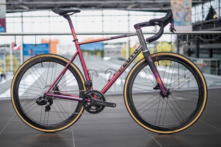 Stainless steel frame from Jaegher