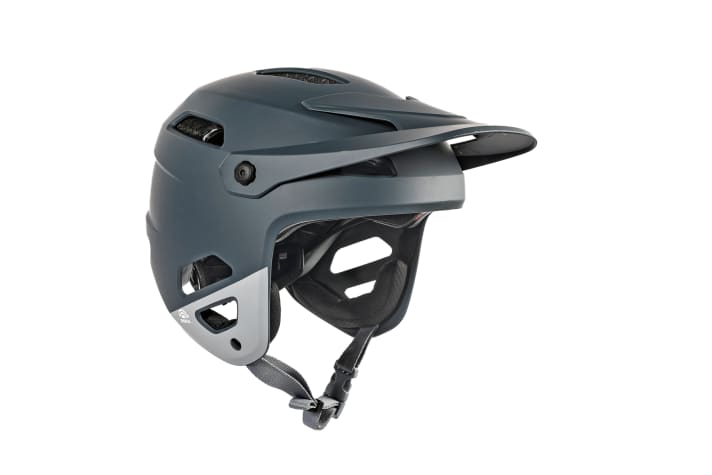 Giro relies on the elaborate MIPS Spherical for rotation protection. This is also noticeable in the weight