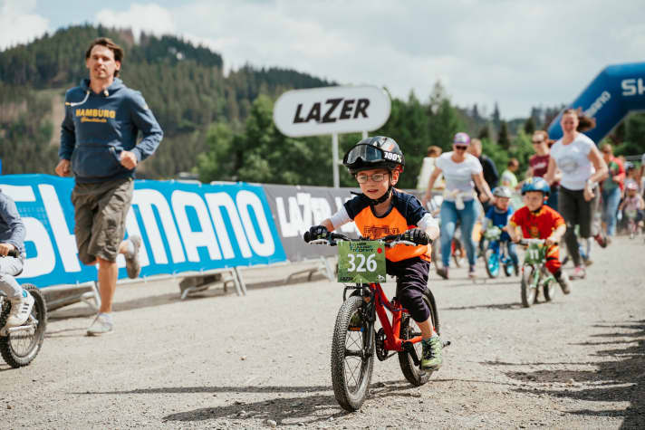 Auch 14- oder 20-Zoll-Reifen können schon sauschnell sein. Das beweisen die jüngsten am Start der Lazer Junior Trophy.