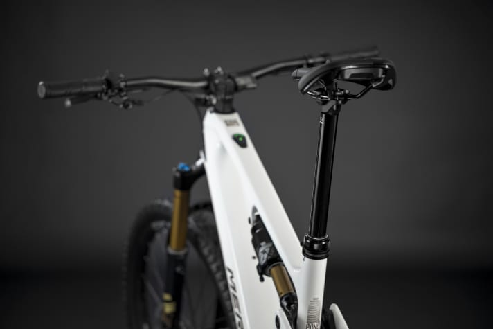 Merida Team TR II is the name of the telescopic dropper post, the stroke of which can be easily adjusted between 30 and a whopping 230 millimetres.