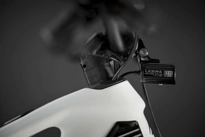 All models come with a front light that is connected to the main battery. Cables and cables run through the headset into the frame.