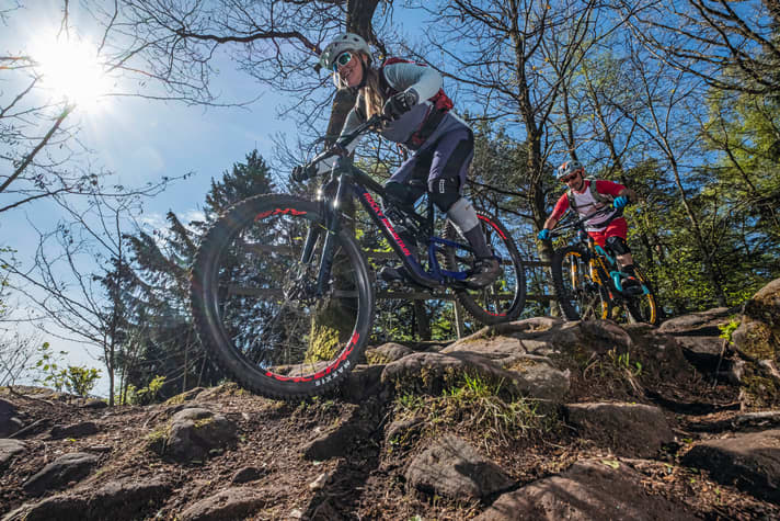 Die beiden Locals Mitch und Patrick haben die spannendsten Trail-Verbindungen durch ihr Revier zusammengebastelt.