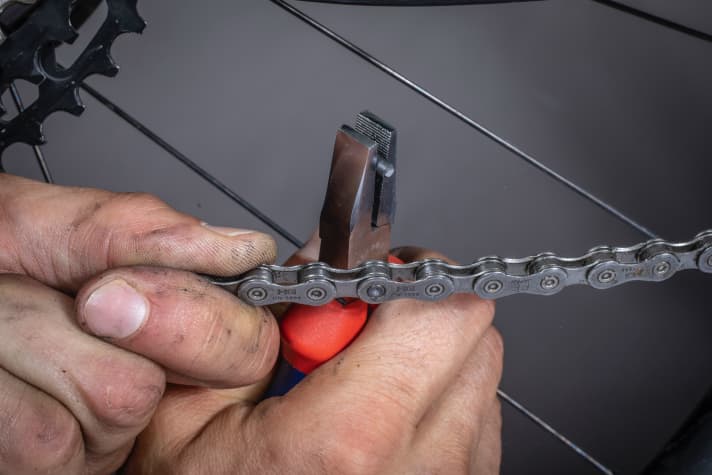 Pinch off the protruding part of the rivet shank 