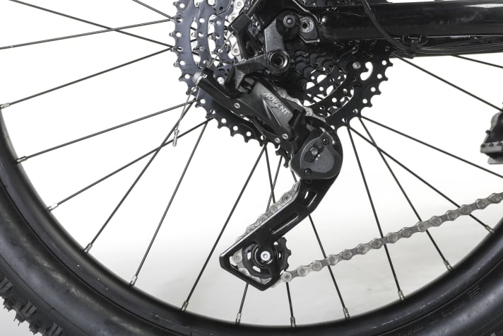 The Microshift Advent drivetrain of the Marin San Quentin only offers nine gears, but comes with a reasonably easy uphill gear.