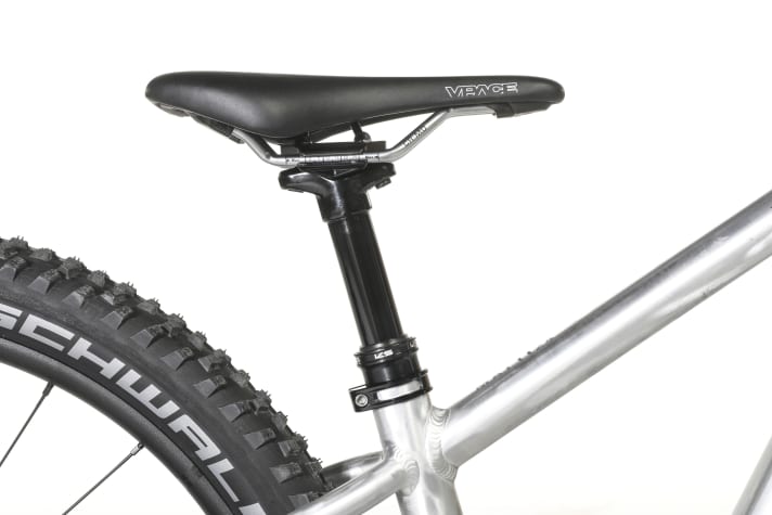 Gut für Steilabfahrten: Eine Vario-Stütze schafft am VPace Trail-Hardtail den Sattel aus dem Weg.