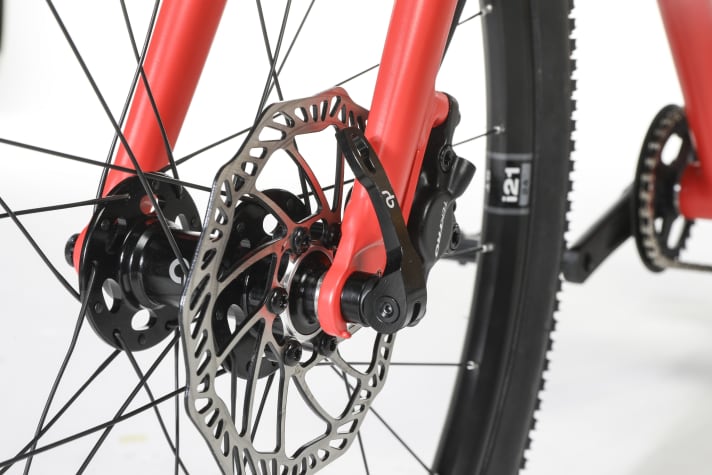 Quick-release skewers make it easier to mount and dismount the front and rear wheels on the Roko.bike.