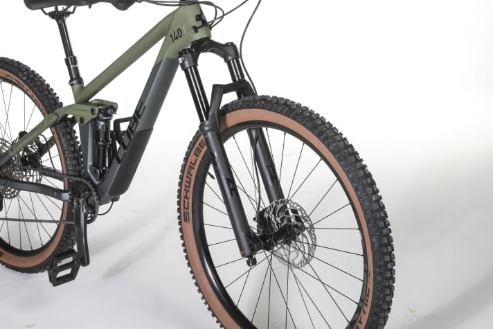 The head tube of the Cube Stereo 140 HPC Rookie houses a Marzocchi Z2 suspension fork with a mighty 150 millimetres of travel.