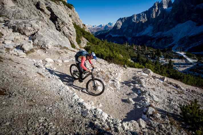 Check den Untergrund. Auch hier: erst lenken, dann schwenken.